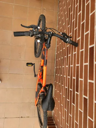 Bicicleta B'TWIN Montaña Suspensión Naranja