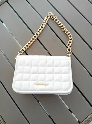 Bolso color crema