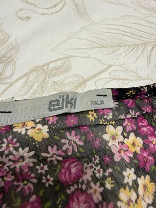 Vestido floral negro y morado