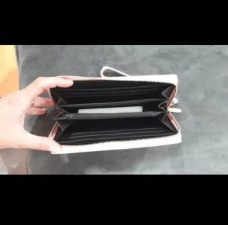 Cartera rosa con correa