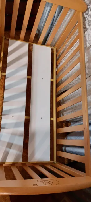 Cuna de madera para bebé