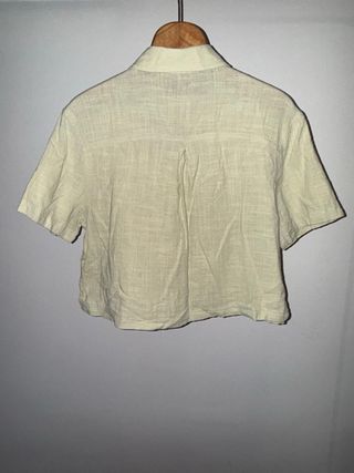 Camisa Bershka amarilla talla M