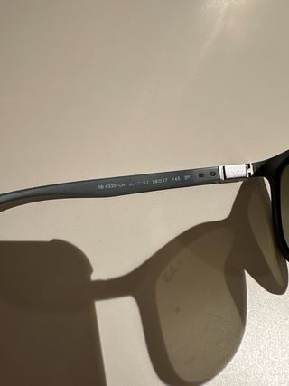 Gafas de Sol Ray-Ban Chromance gris polarizadas.