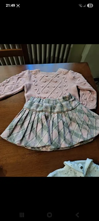 Vestiti bambina: 4 completi Un vestito e una gonna