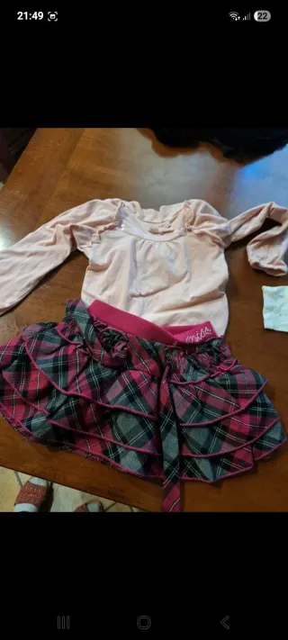 Vestiti bambina: 4 completi Un vestito e una gonna