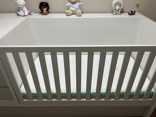 Cuna convertible con cambiador