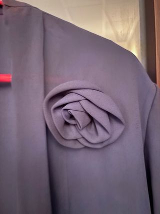 Chaqueta capa azul elegante flor Bacale