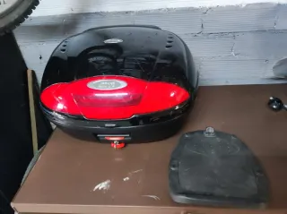 Maleta Givi Moto Negra y Roja