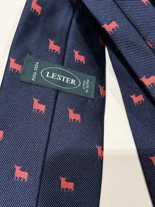 Corbata Lester con toros coral