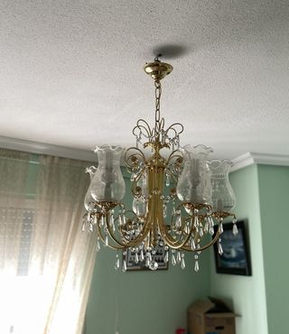 Lámpara de techo dorada con cristales