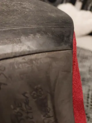 Botas terciopelo rojo y broche piel serpiente T39