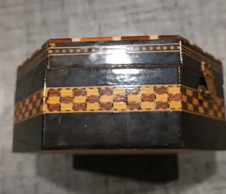 Joyero artesanal de taracea hexagonal