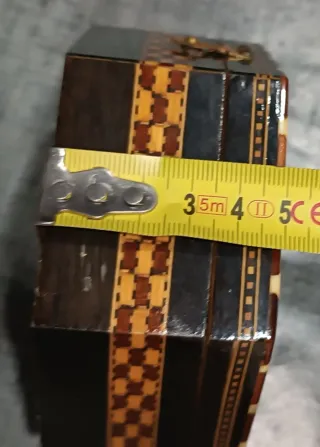 Joyero artesanal de taracea hexagonal