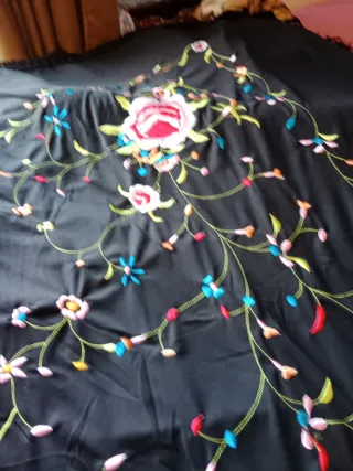 Mantón de Manila bordado 1.50x1.50 cm