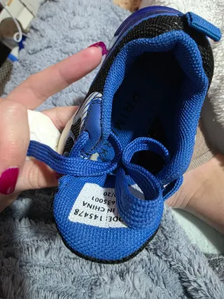 Deportivas niño talla 22