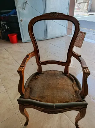 Sillas de madera con tapicería 6 con 300€