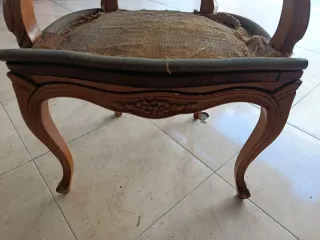 Sillas de madera con tapicería 6 con 300€