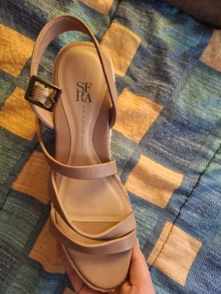 Sandalias de cuña Sfera color beige – Talla 39