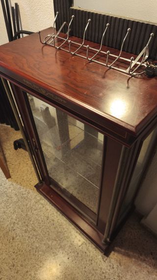 Vitrina Clásica Madera y Cristal
