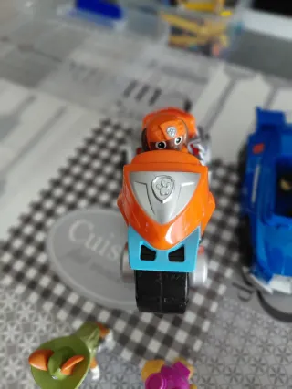 Muñecos Patrulla Canina y coche Peppa Pig