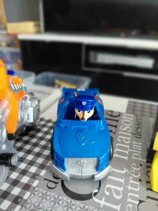 Muñecos Patrulla Canina y coche Peppa Pig