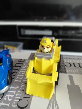 Muñecos Patrulla Canina y coche Peppa Pig