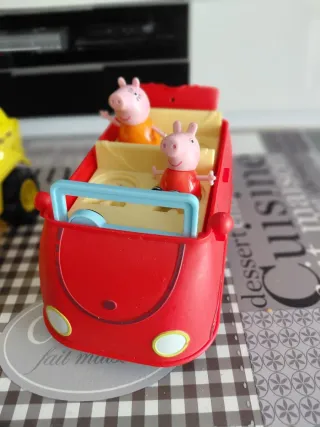 Muñecos Patrulla Canina y coche Peppa Pig