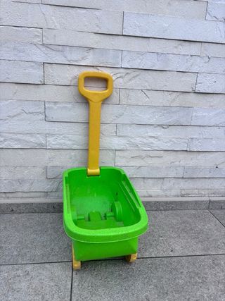 Carretto giocattolo verde e giallo