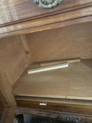 Mesita de noche de madera con mármol