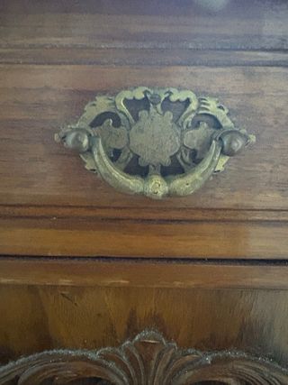 Mesita de noche de madera con mármol