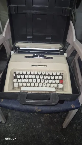 Máquina de escribir Olivetti Lettera 35
