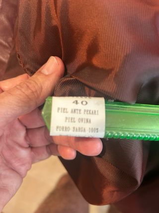 Chaquetón de piel elegante color Burdeos