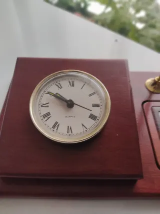 Juego de escritorio con reloj y calculadora