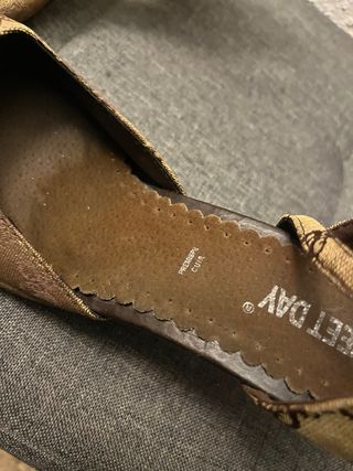 Tacchi vintage eleganti con stampa iconica