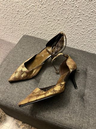 Tacchi vintage eleganti con stampa iconica