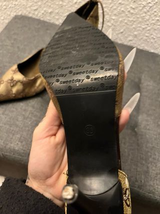 Tacchi vintage eleganti con stampa iconica