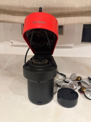Cafetera Nespresso Vertuo Pop Roja
