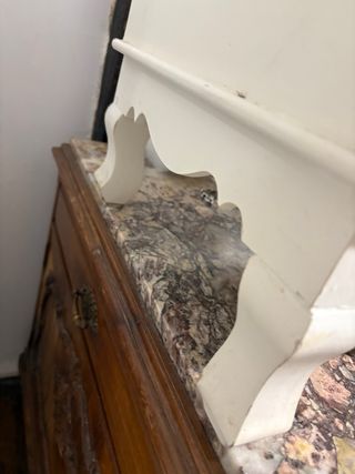 Mesita de noche de madera y mármol