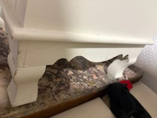 Mesita de noche de madera y mármol