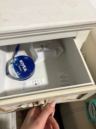 Mesita de noche de madera y mármol