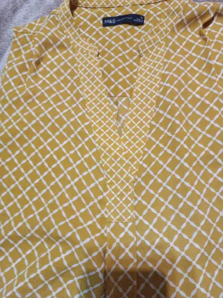 Camisa sin mangas amarilla