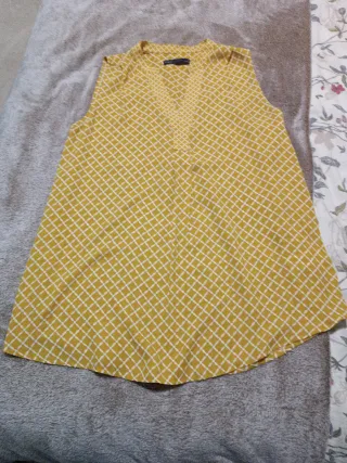 Camisa sin mangas amarilla