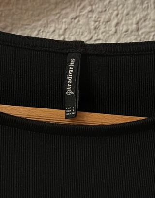 Vestido negro Stradivarius