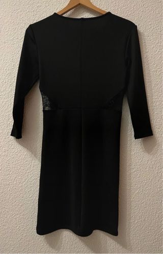 Vestido negro Stradivarius