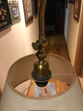 Lámpara de pie dorada vintage