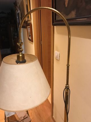 Lámpara de pie dorada vintage