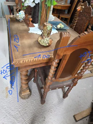 Conjunto mesa y sillas estilo medieval