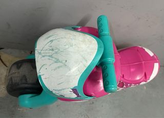 Moto infantil rosa y verde