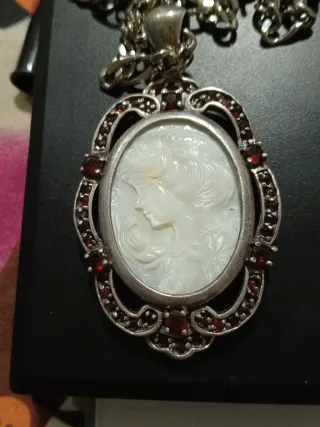 Colgante Camafeo VintagePlata y Granates.24 gramos