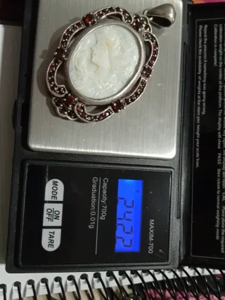 Colgante Camafeo VintagePlata y Granates.24 gramos